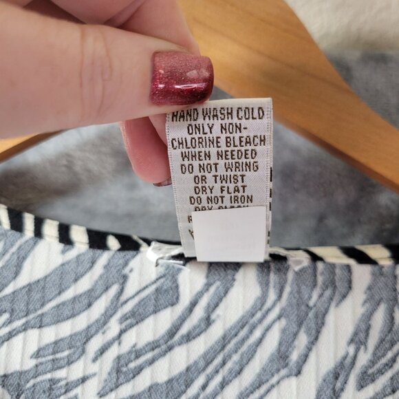 Draper's & Damon's Womens 1X Zebra Print Textured Long Sleeve Top‎ Black White - Picture 5 of 8